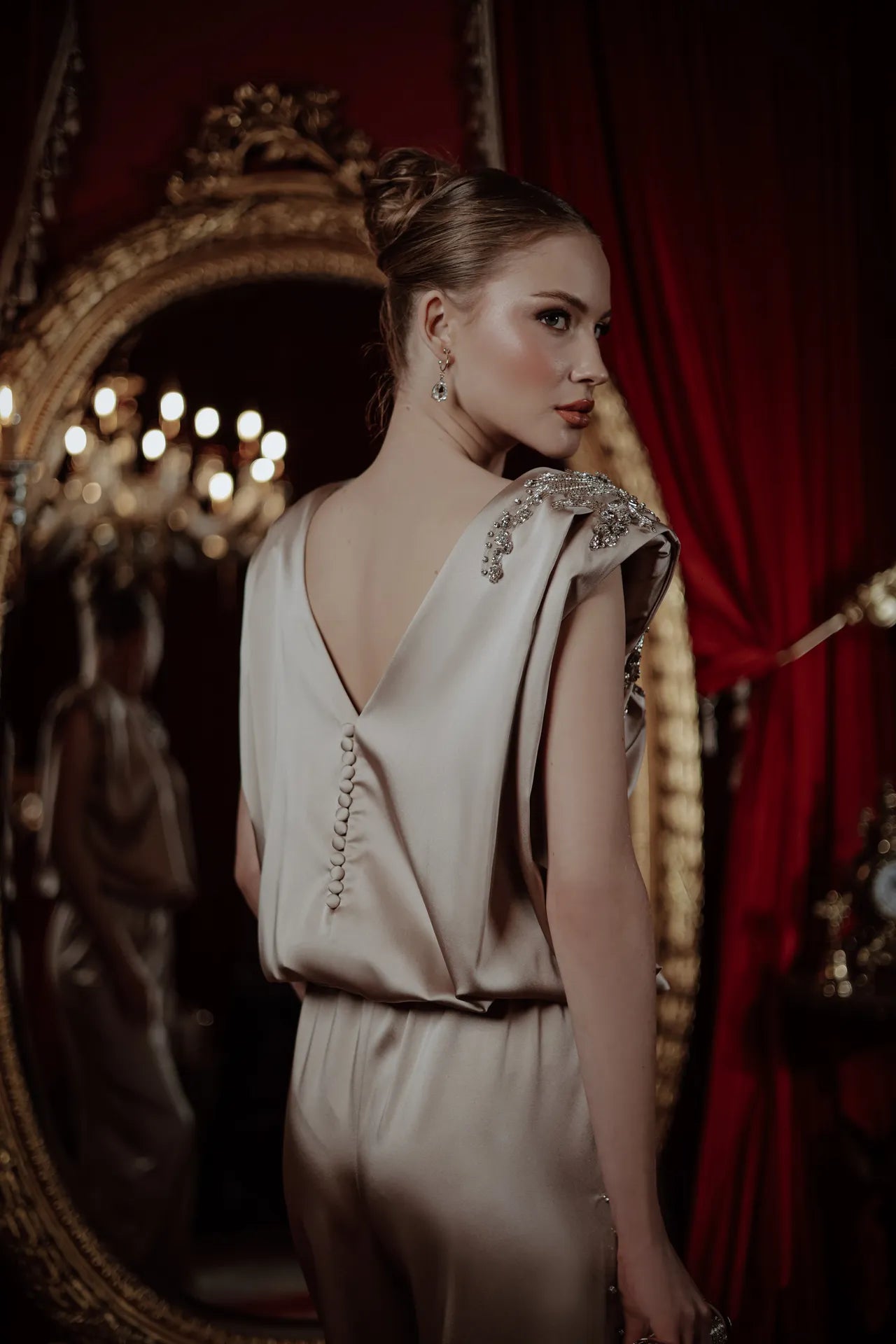 Golden Poise Kasnak İşi Tulum Abiye | Kiralık