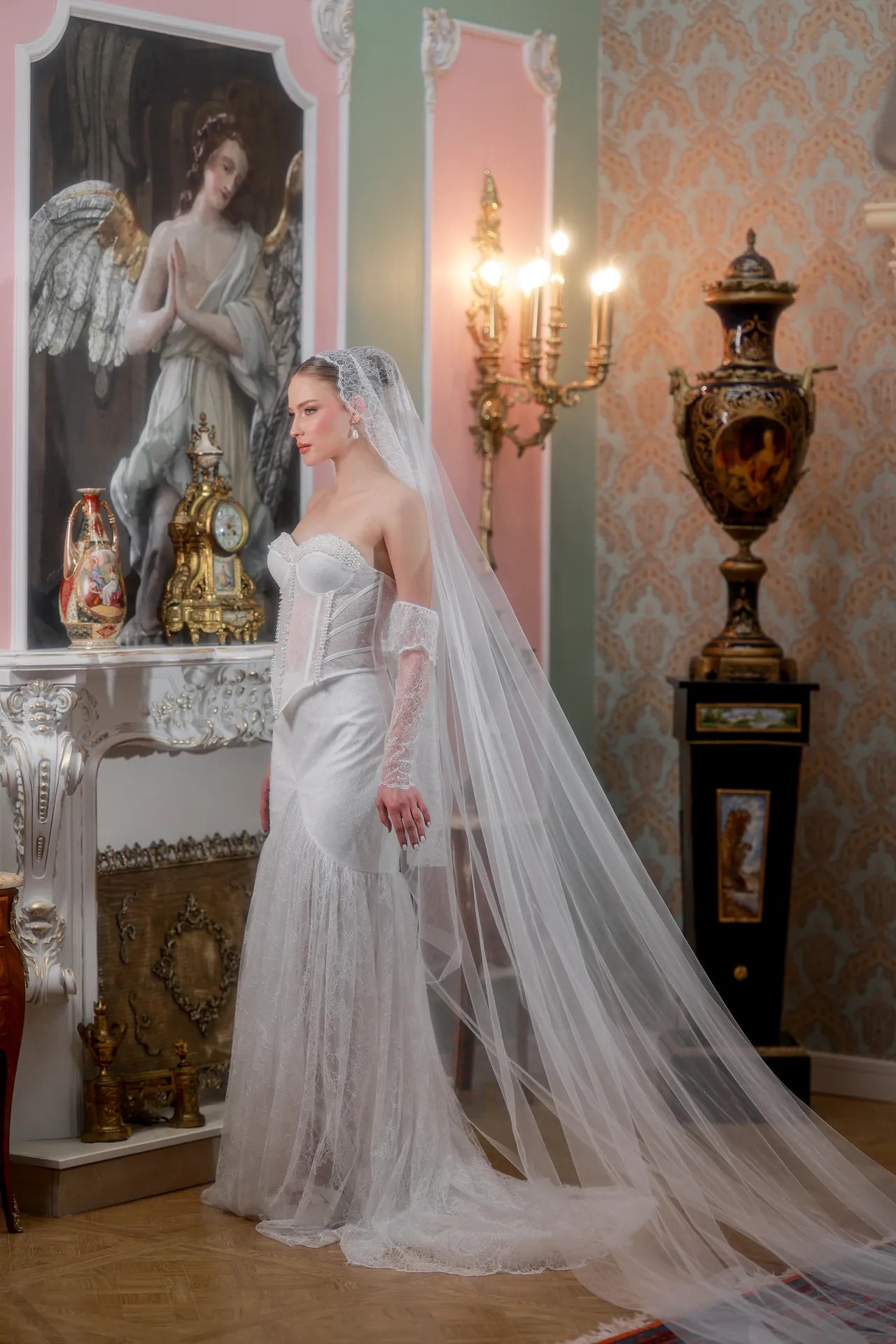 Belle Amour Kristal Taş Fransız Dantelli Balık Gelinlik | Kiralık