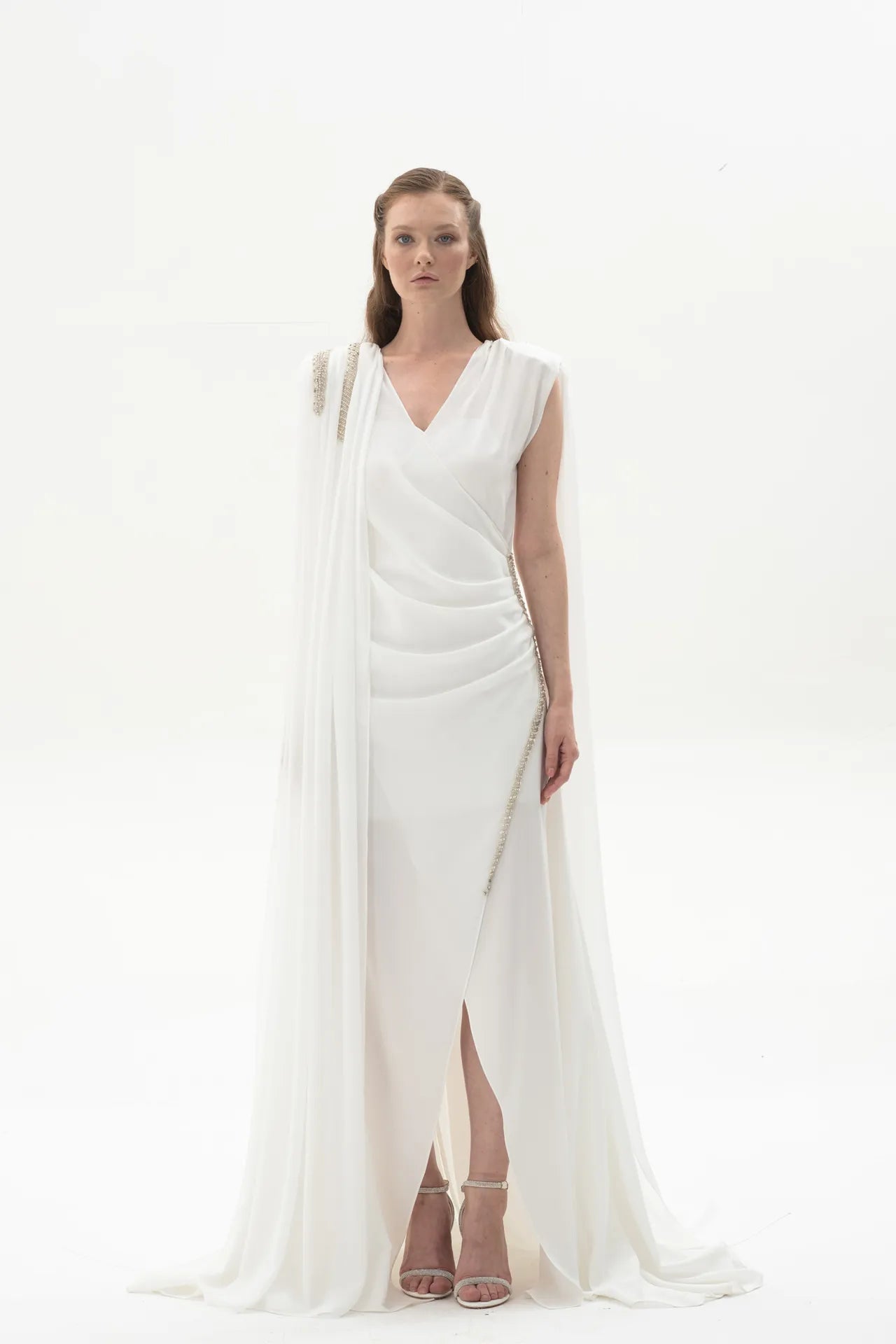 Soft Layers Pelerinli Yırtmaçlı Taş İşlemeli Abiye | Kiralık