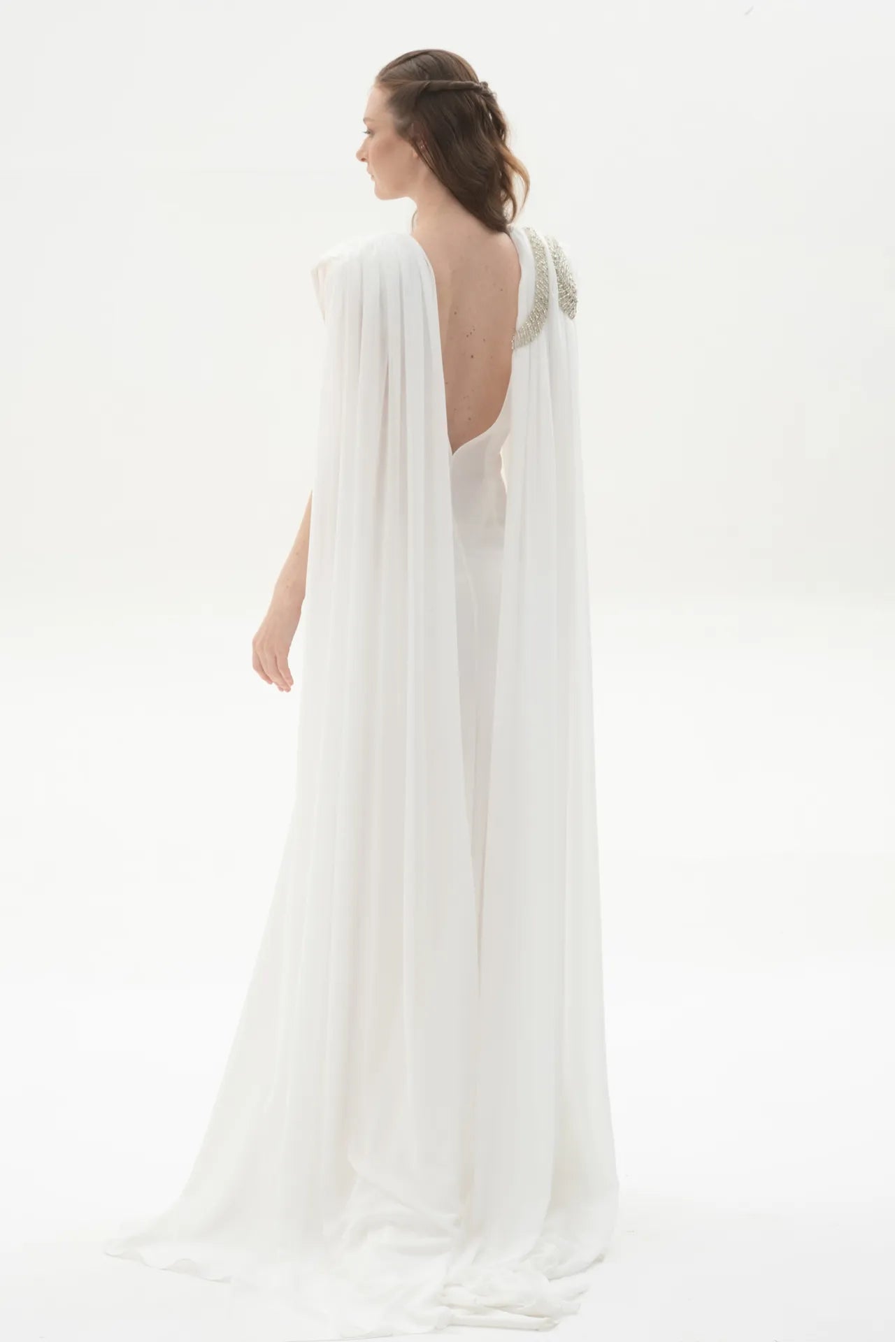 Soft Layers Pelerinli Yırtmaçlı Taş İşlemeli Abiye | Kiralık