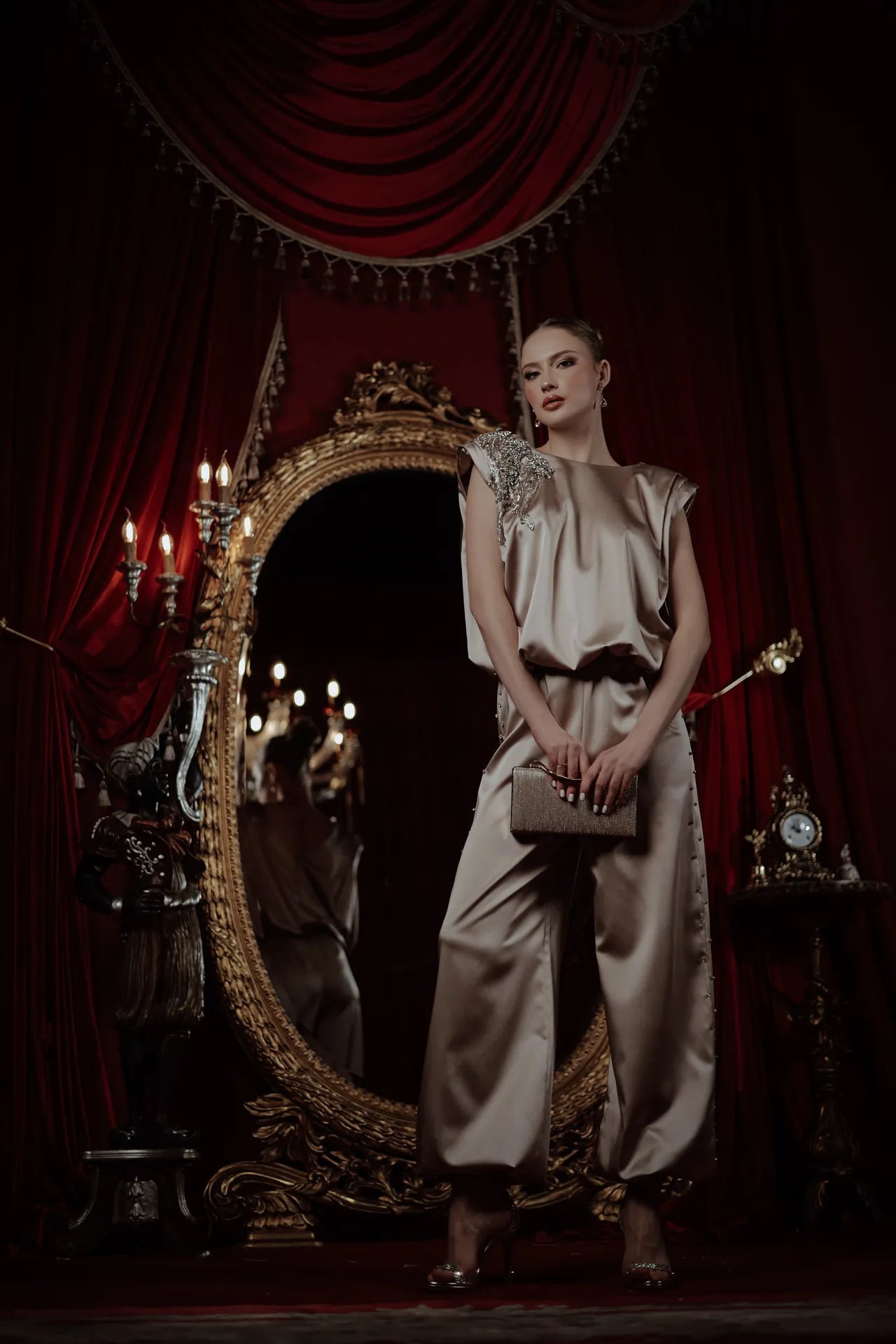 Golden Poise Kasnak İşi Tulum Abiye | Kiralık