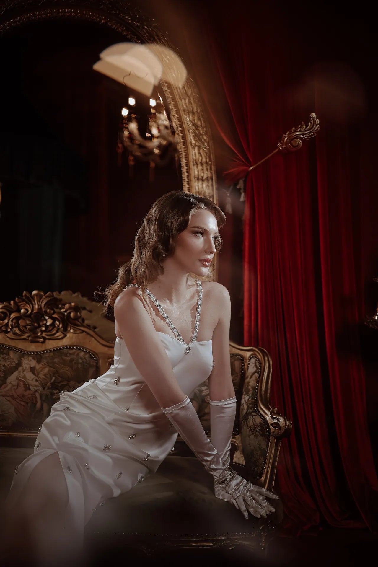 Eternal Grace Taş İşlemeli Yırtmaçlı Kalem Elbise