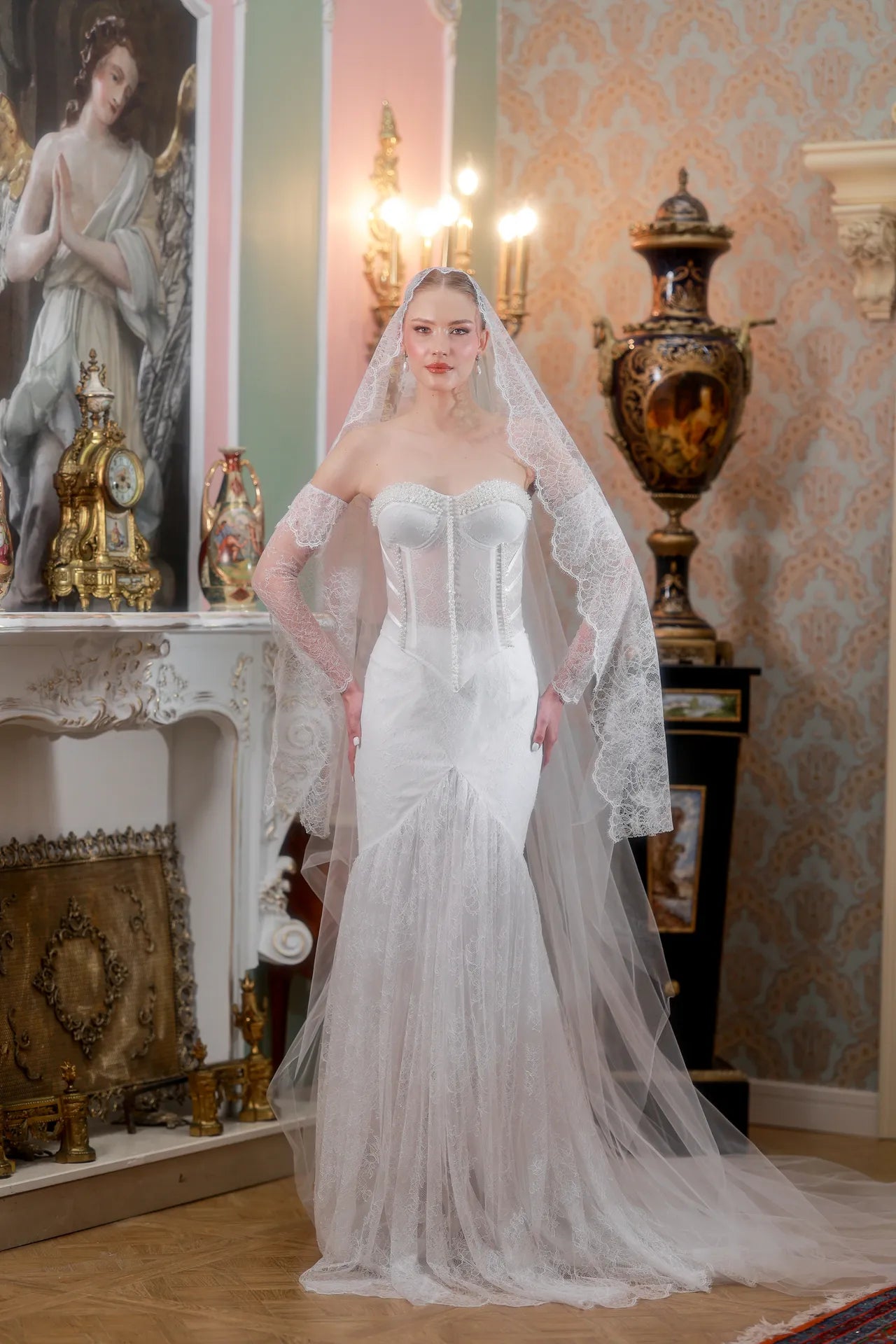 Belle Amour Kristal Taş Fransız Dantelli Balık Gelinlik | Kiralık