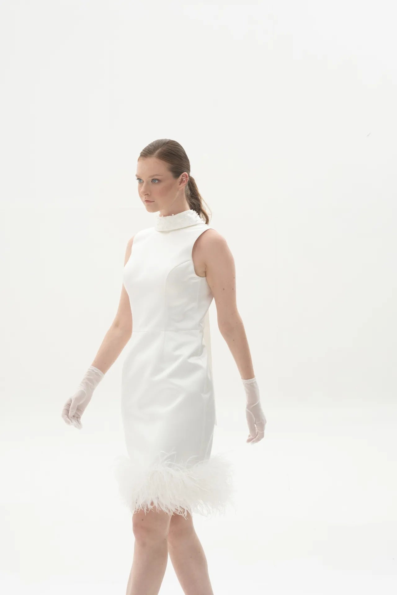 Pearl Whisper İnci İşlemeli Tüylü Nişan Elbisesi