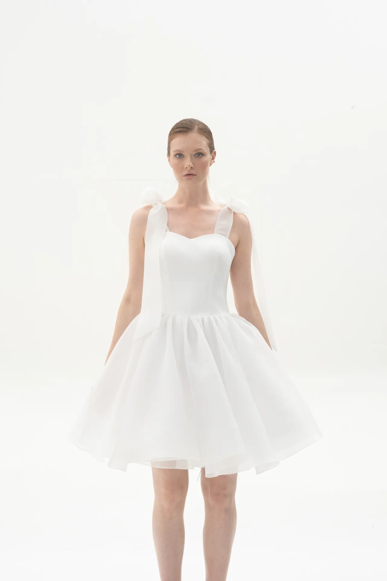 Bella Twirl Omuzlardan Fiyonk Detaylı Kabarık Mini Abiye