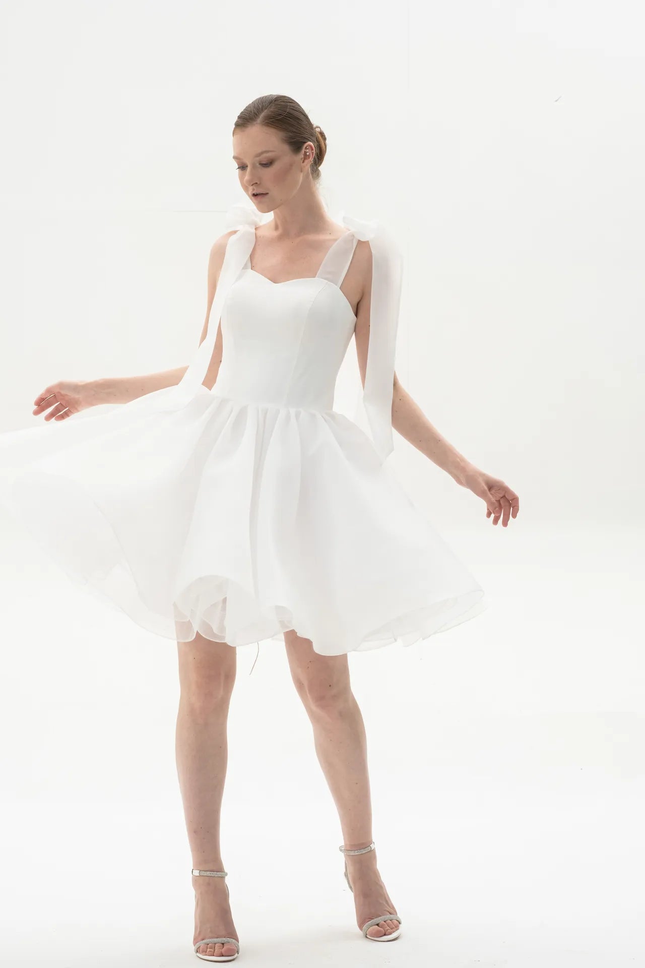 Bella Twirl Omuzlardan Fiyonk Detaylı Kabarık Mini Abiye