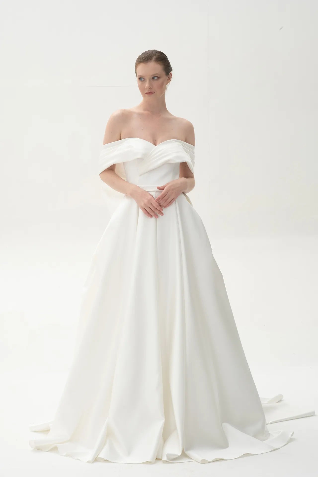 Aurora Grace Madonna Yaka Kuyruklu Prenses Saten Gelinlik | Kiralık