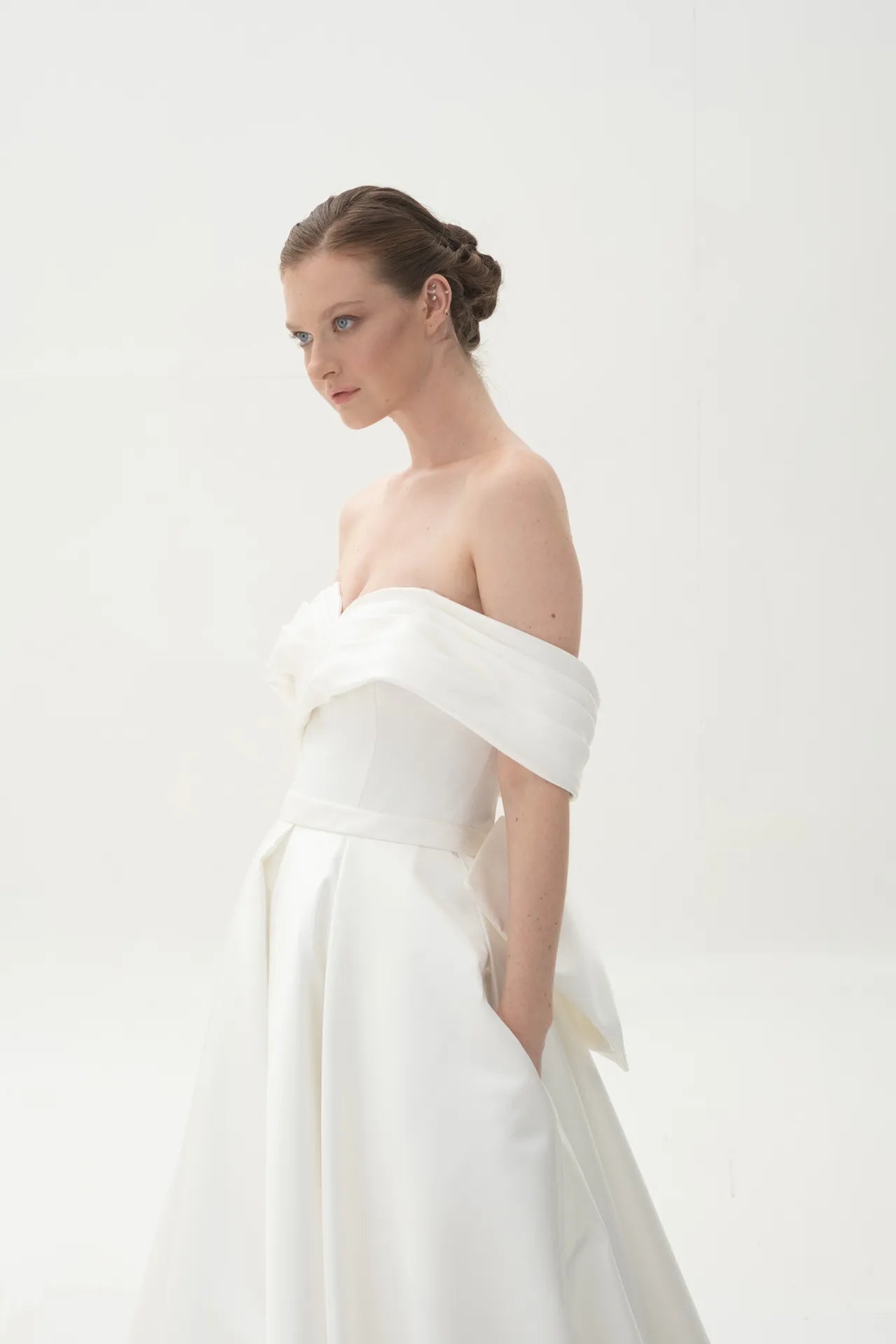 Aurora Grace Madonna Yaka Kuyruklu Prenses Saten Gelinlik | Kiralık